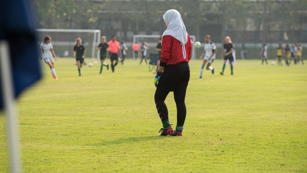 Hráčka s hidžábem na mistrovství světa ve fotbale se zapsala do historie